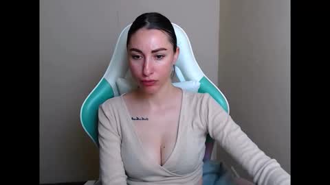 Snapshot of cammila_horn chatting on 05/18/26, 05:13 cammila horn online show from 05/18/26, 05:13