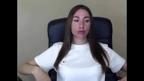Snapshot of cammila_horn chatting on 05/21/26, 11:17 cammila horn online show from 05/21/26, 11:17