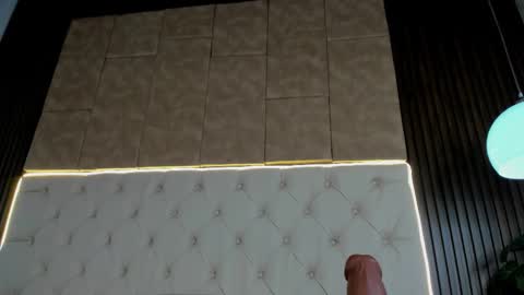 Camila online show from 12/04/25, 07:44