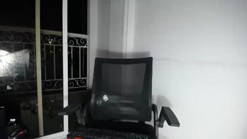 Snapshot of candacesxhot chatting on 01/17/25, 04:06 cumorsmooke online show from 01/17/25, 04:06