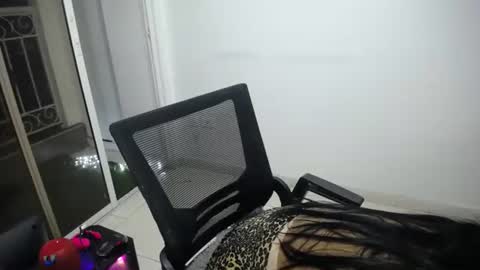 Snapshot of candacesxhot chatting on 01/24/25, 02:18 cumorsmooke online show from 01/24/25, 02:18