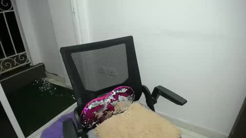 Snapshot of candacesxhot chatting on 02/15/25, 05:51 cumorsmooke online show from 02/15/25, 05:51