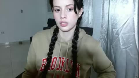 Snapshot of candacesxhot chatting on 09/22/25, 05:09 cumorsmooke online show from 09/22/25, 05:09