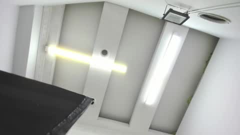 Candelabrown  online show from 11/29/25, 03:31