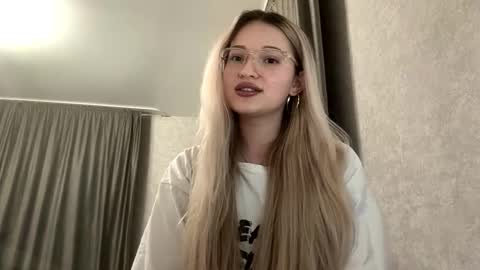 Snapshot of candelariahile chatting on 02/03/26, 04:12 candelariahile online show from 02/03/26, 04:12