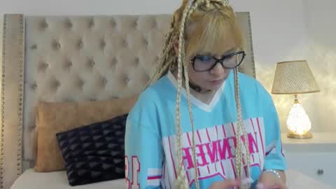 Candie  online show from 12/01/25, 11:15