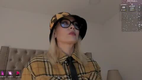 Snapshot of candiegilson__ chatting on 02/02/26, 12:15 Candie online show from 02/02/26, 12:15