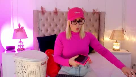 Snapshot of candiegilson__ chatting on 02/17/26, 12:45 Candie online show from 02/17/26, 12:45