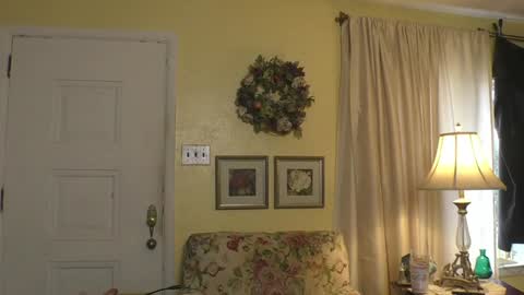 Snapshot of candisaint chatting on 12/11/24, 06:09 Candi Saint online show from 12/11/24, 06:09