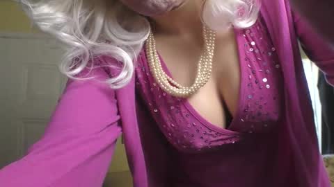 Snapshot of candisaint chatting on 03/06/25, 07:10 Candi Saint online show from 03/06/25, 07:10