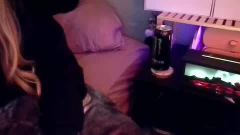 Candi online show from 11/30/25, 01:26