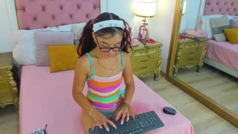 Snapshot of candy5girl chatting on 01/29/25, 10:43 Candy online show from 01/29/25, 10:43