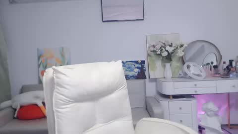 Snapshot of candy8998 chatting on 10/18/25, 10:21 candy8998 online show from 10/18/25, 10:21