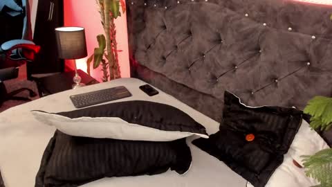 Snapshot of candy_canne__ chatting on 12/13/24, 07:32 CamilaInstagram candy canne Pvt open online show from 12/13/24, 07:32