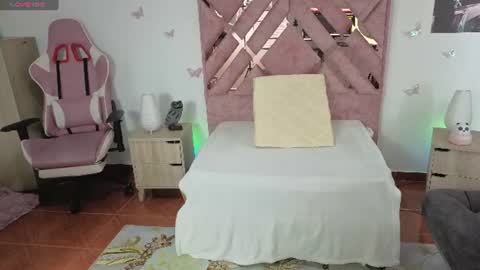 Im ChloeJoin The Fan Club online show from 06/22/26, 05:26