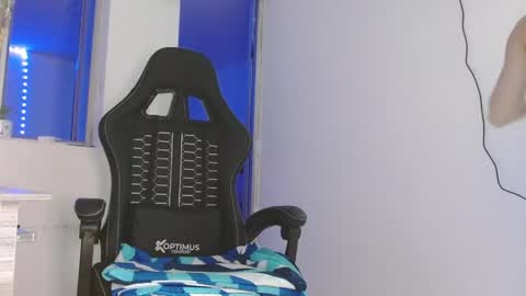 candy_giuliana21 online show from 04/23/26, 01:07