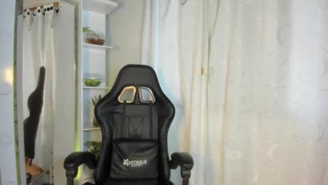 Snapshot of candy_hes chatting on 09/18/25, 09:39 Nickol online show from 09/18/25, 09:39