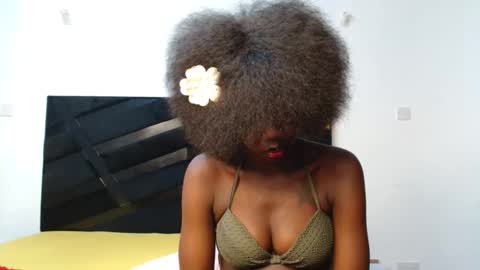 Snapshot of candy_seductive chatting on 10/05/25, 04:05 Candy online show from 10/05/25, 04:05