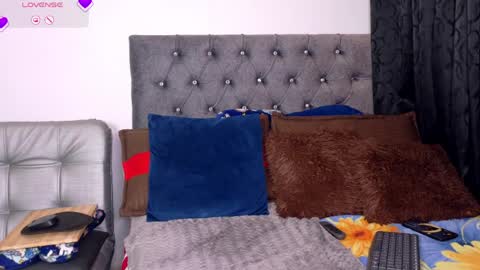 YECENIA - online show from 04/15/26, 04:41