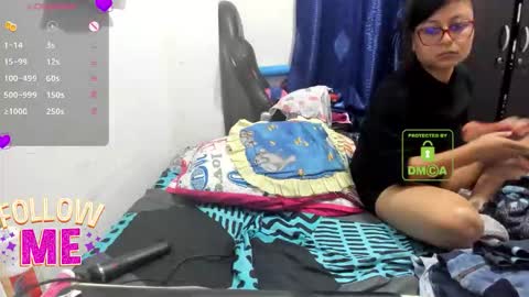 candy_val online show from 10/17/25, 06:38