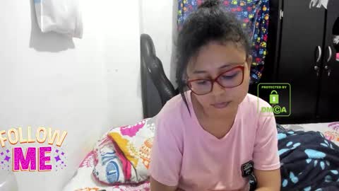 candy_val online show from 11/19/25, 06:13
