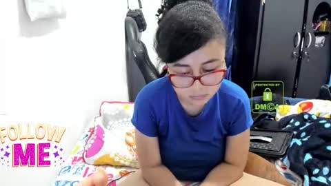 candy_val online show from 11/30/25, 05:22