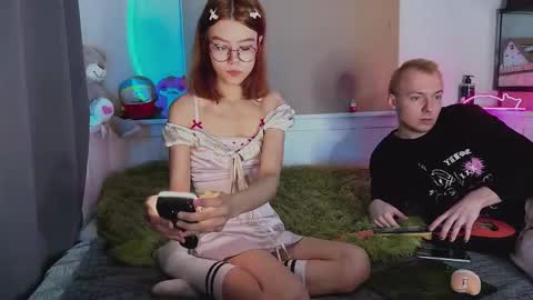 Snapshot of candybeee chatting on 11/30/25, 04:22 candybeee online show from 11/30/25, 04:22