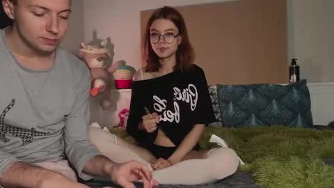 Snapshot of candybeee chatting on 12/14/25, 11:42 candybeee online show from 12/14/25, 11:42