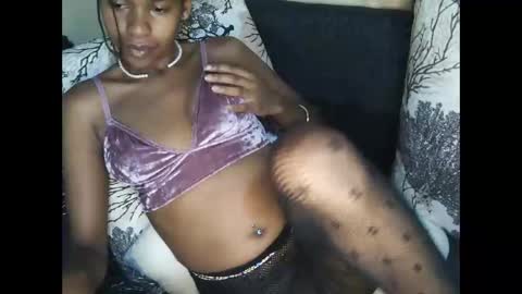 candybrown001 online show from 10/28/25, 07:05