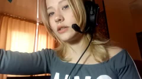 Mia online show from 04/11/26, 12:09