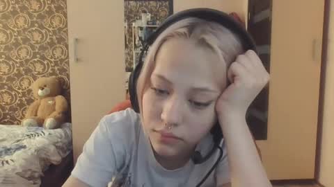 Mia online show from 04/23/26, 01:13