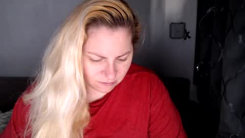 Laura online show from 02/11/25, 06:19