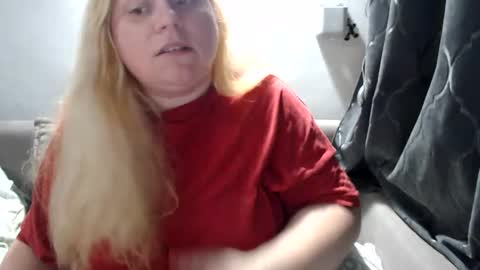 Laura online show from 02/11/25, 04:13