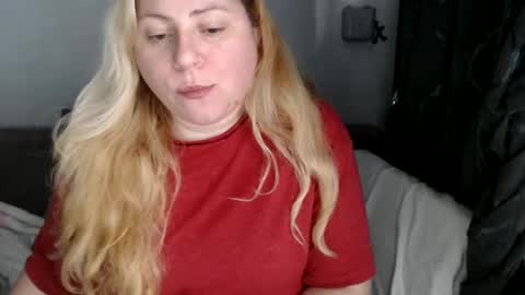 Laura online show from 02/12/25, 07:44