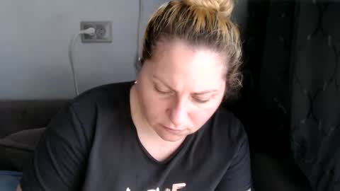 Laura online show from 02/19/25, 11:49