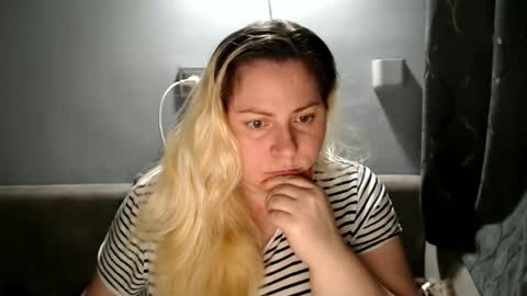 Laura online show from 09/19/25, 07:25