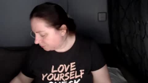 Laura online show from 06/18/26, 11:58
