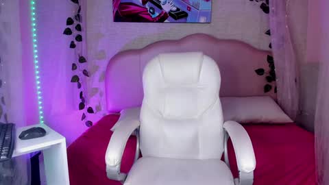 Snapshot of candycuckol chatting on 12/15/24, 08:19 Candy online show from 12/15/24, 08:19