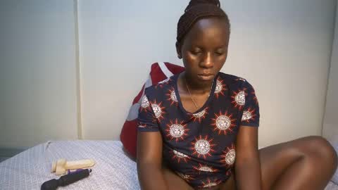 Snapshot of candycurly_ chatting on 02/11/25, 12:17 candycurly_ online show from 02/11/25, 12:17