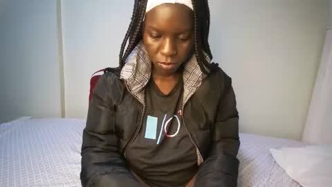 Snapshot of candycurly_ chatting on 10/06/25, 02:47 candycurly_ online show from 10/06/25, 02:47