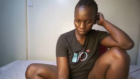 Snapshot of candycurly_ chatting on 10/26/25, 02:28 candycurly_ online show from 10/26/25, 02:28