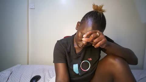 Snapshot of candycurly_ chatting on 10/26/25, 02:34 candycurly_ online show from 10/26/25, 02:34