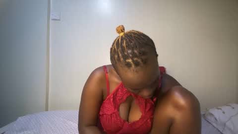 Snapshot of candycurly_ chatting on 11/25/25, 02:39 candycurly_ online show from 11/25/25, 02:39