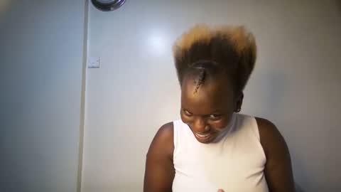 Snapshot of candycurly_ chatting on 11/26/25, 02:45 candycurly_ online show from 11/26/25, 02:45