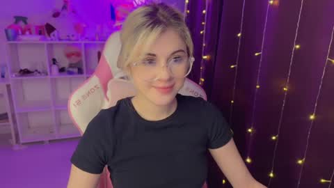 You can call me HH online show from 12/17/25, 07:31