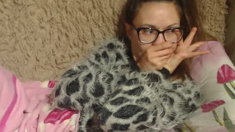 say meow and send tips  online show from 12/05/24, 06:55