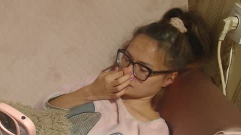 say meow and send tips  online show from 10/18/25, 05:35