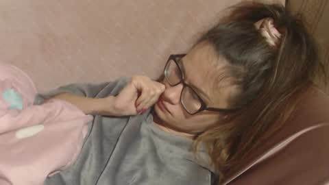 say meow and send tip  online show from 12/20/25, 01:29