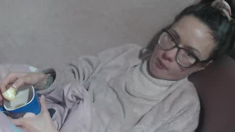 say meow and send tip  online show from 02/09/26, 06:45