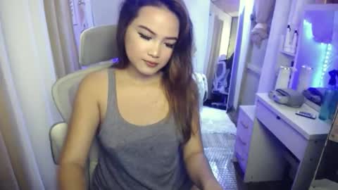 Snapshot of candylovergirl chatting on 02/08/26, 06:00 leahlex 3 online show from 02/08/26, 06:00